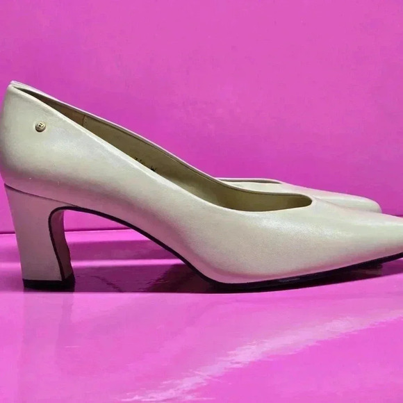 Etienne Aigner Cream Heels - Picture 6 of 11